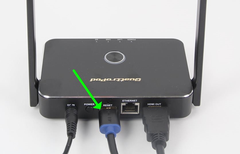Empfänger mit Ihrem PC per USB-Kabel (A/A) anschließen